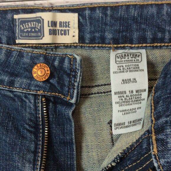 Levi's Signature Women’s Size 18M Low Rise Bootcut Denim Blue Jeans Medium Wash - Picture 5 of 10